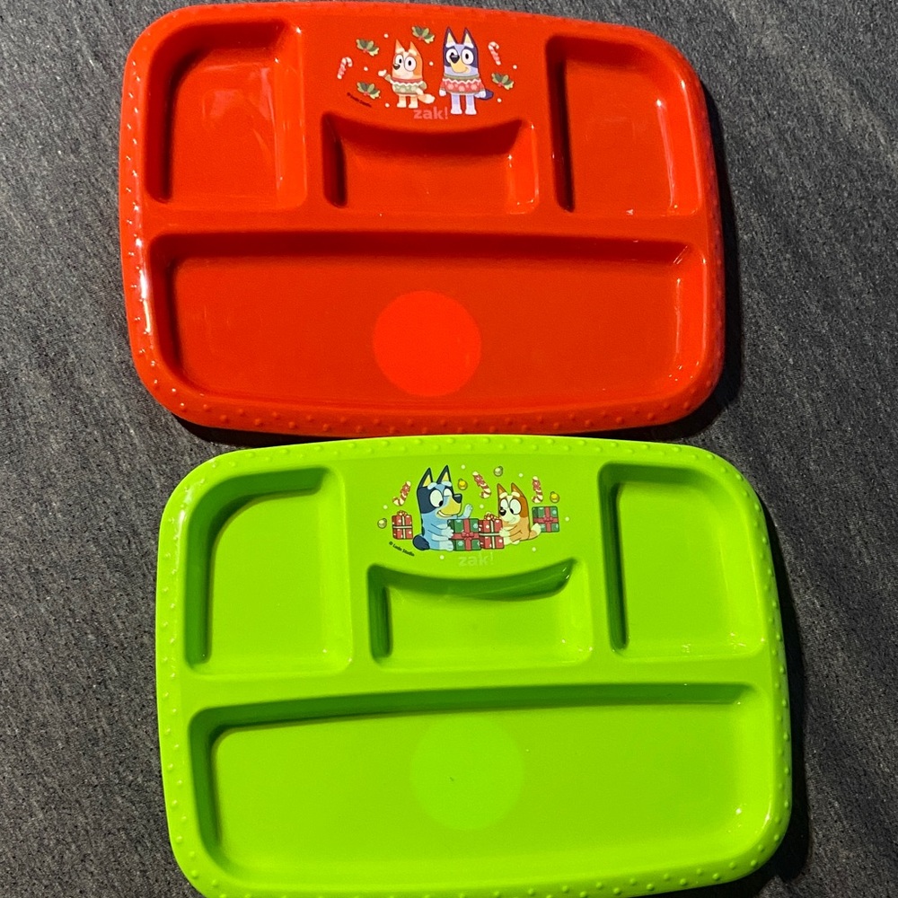 Bluey Zak! Christmas Themed Kids Holiday Divided Plates Set Red and Green NWT